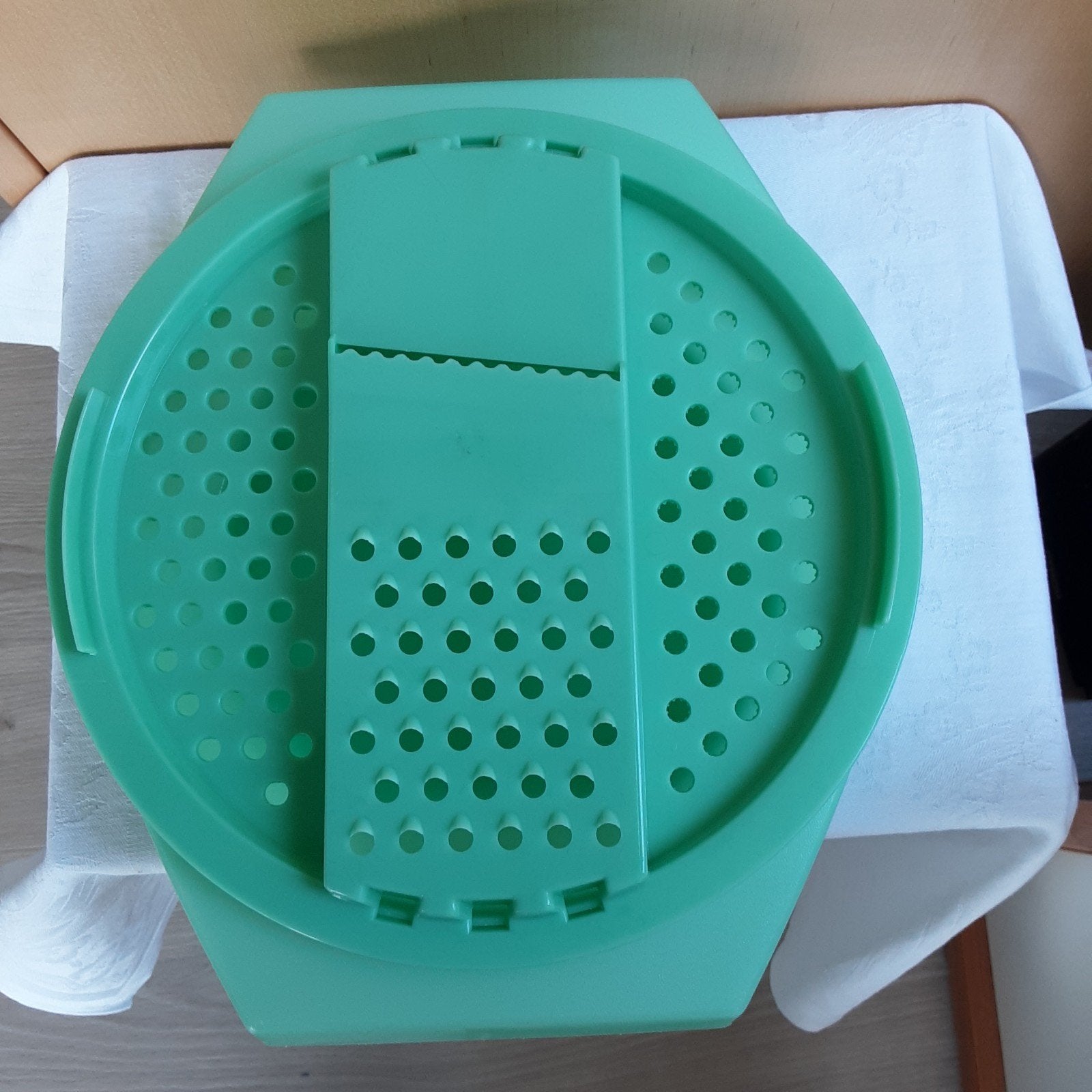 Vintage oude Tupperware rasp met opvangbak, Ophalen of Verzenden, Zo goed als nieuw, Groen, Overige typen