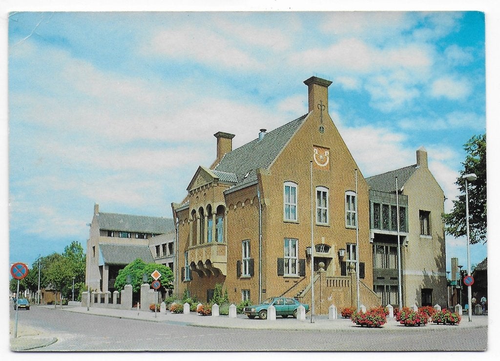 Drunen Gemeentehuis Gelopen Ansichtkaart (B2705), Ophalen of Verzenden, 1980 tot heden, Gelopen