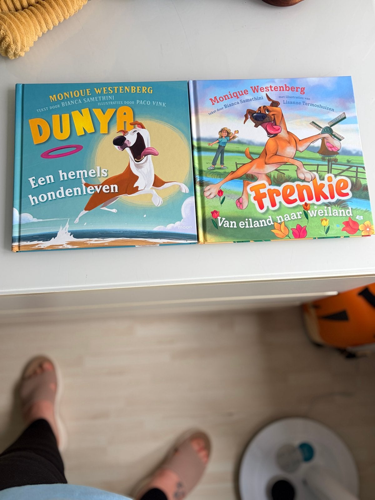 Dunya & Frenkie: Een Hemels Hondenleven & Van Eiland naar We, Boeken, Ophalen of Verzenden, Nieuw, Fictie algemeen