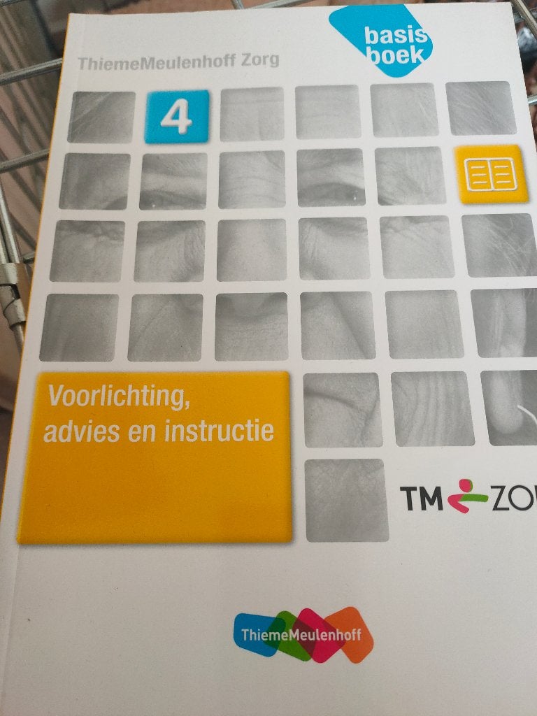 Basisboek voorlichting, advies en instructie niveau 4, Ophalen of Verzenden, Beta, Zo goed als nieuw, MBO