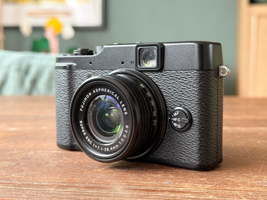 Fujifilm X10 - (28-112mm f/2-2.8) + zonnekap, Ophalen, Gebruikt, Fuji, Geen optische zoom