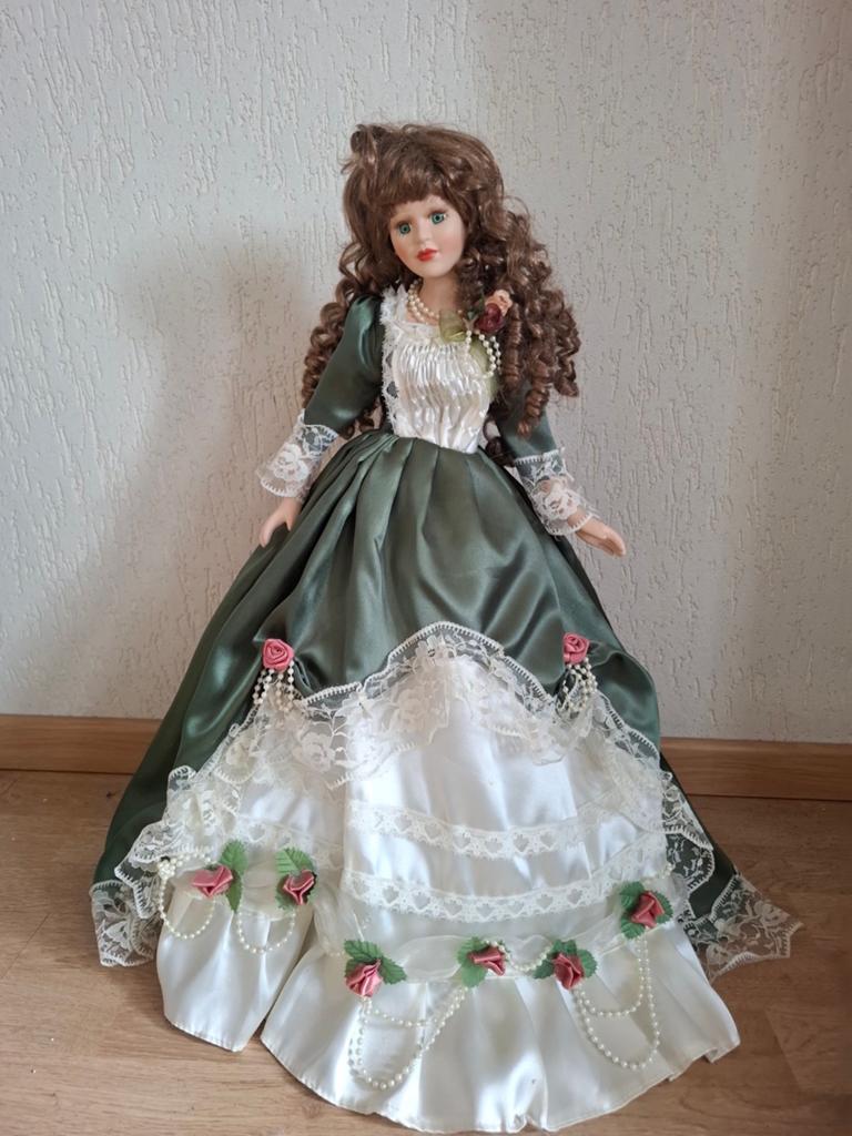 Porceleinen pop 60 cm hoog, Verzamelen, Poppen, Ophalen of Verzenden, Zo goed als nieuw, Pop