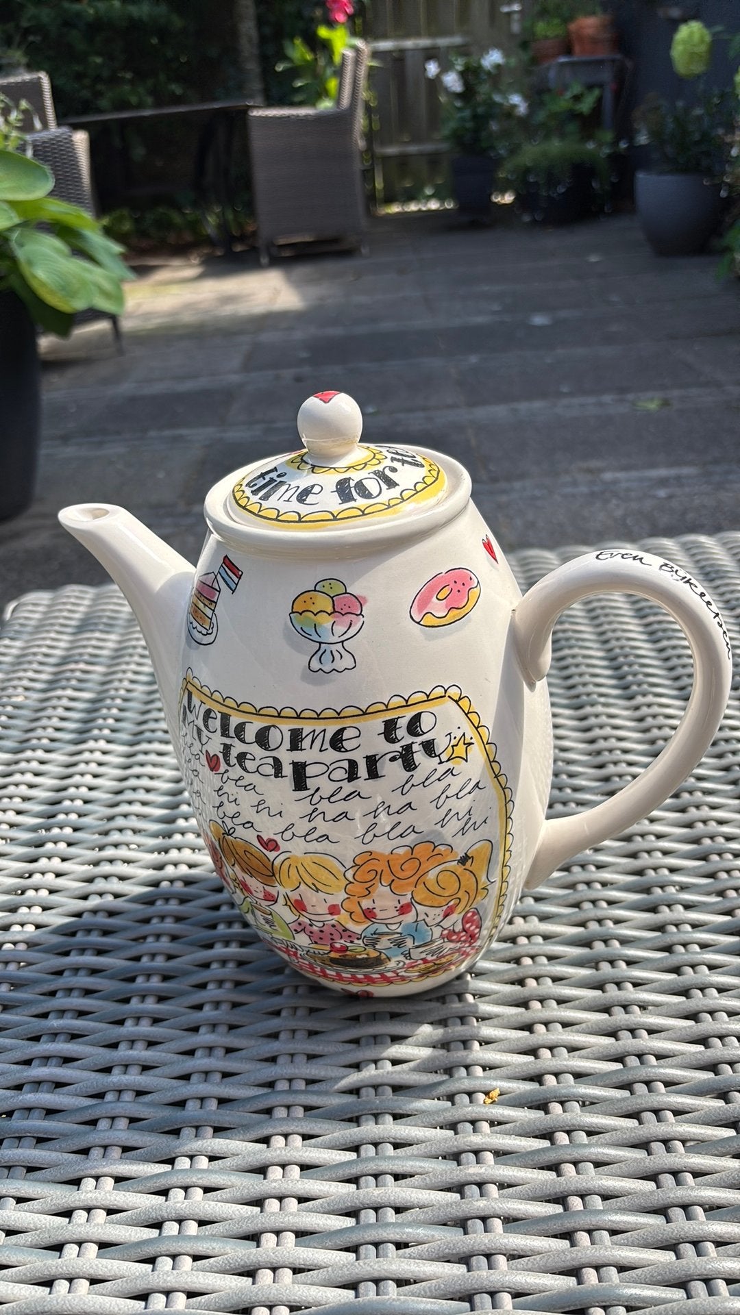 Theepot Blond Amsterdam, Ophalen