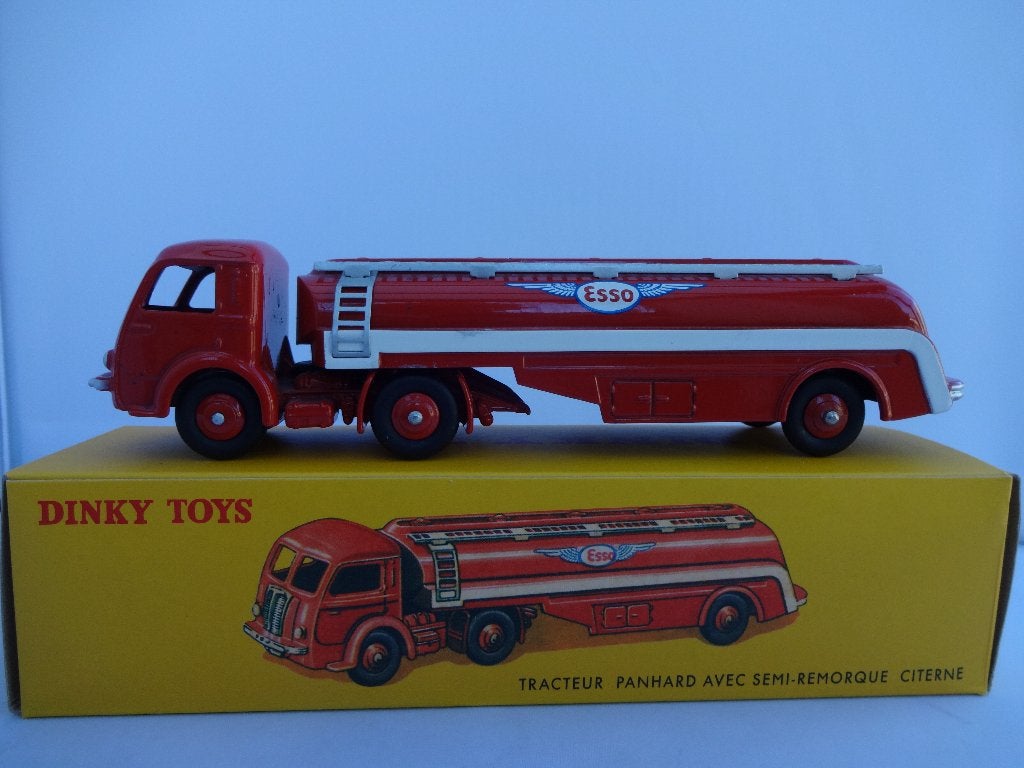 Panhard met tankoplegger rood ESSO nr: 32C Dinky Toys 1:55, Ophalen of Verzenden, Zo goed als nieuw, Bus of Vrachtwagen