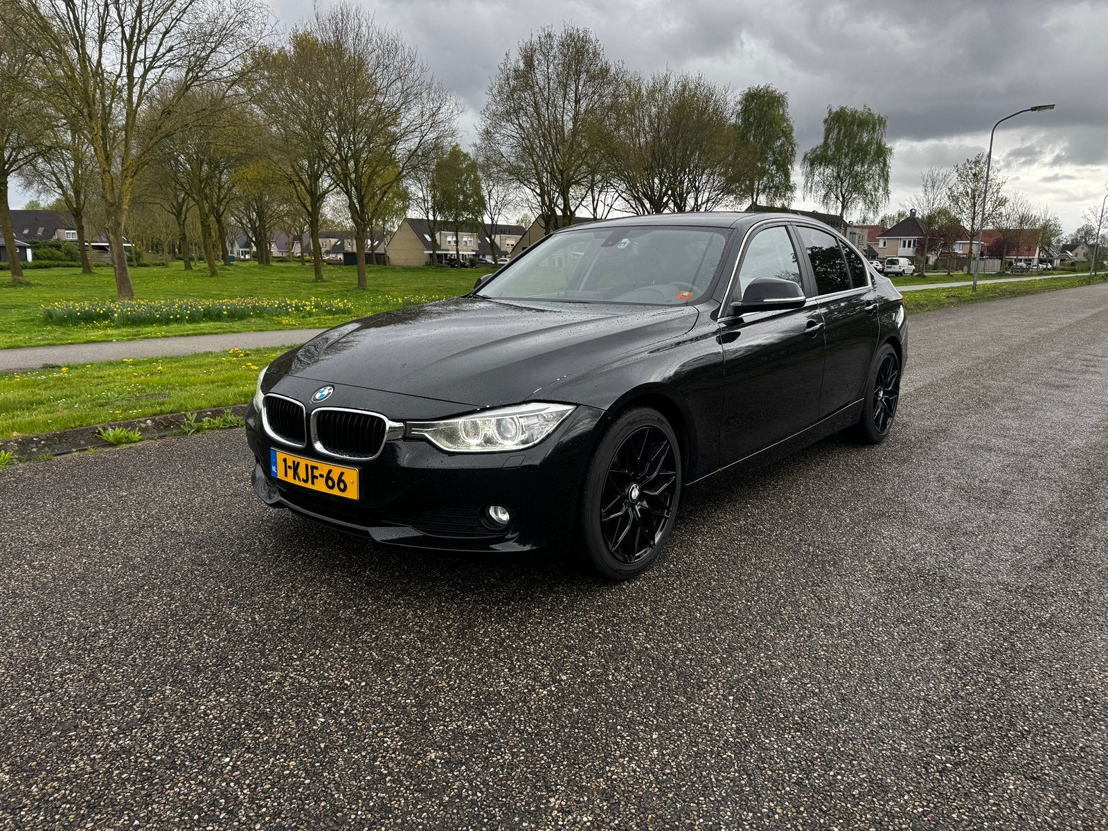 BMW 3-Serie 1.6I 320EDE 125KW Aut8 (f30) 2013. Nieuwe apk!, 4 cilinders, Zwart, Origineel Nederlands, 75 €/maand