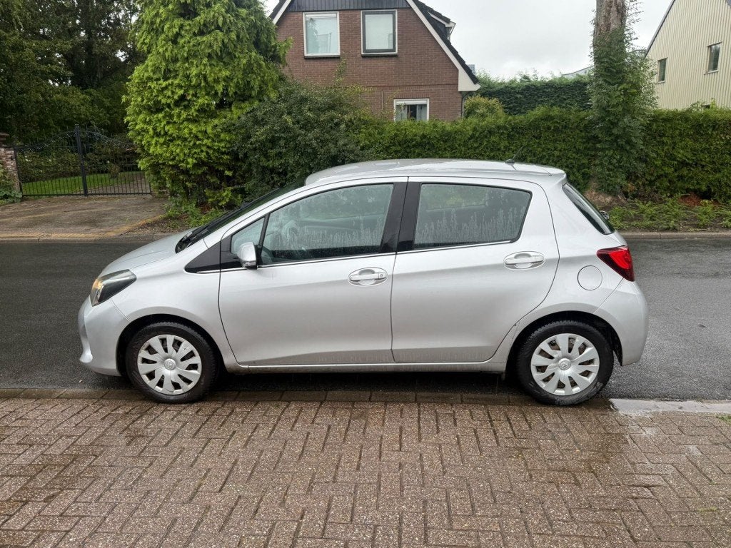 Toyota YARIS 1.0 VVT-I Style/cruise control/camera/navigatie, Auto's, Voorwielaandrijving, 527 kg, Met garantie (alle), Electronic Stability Program (ESP)
