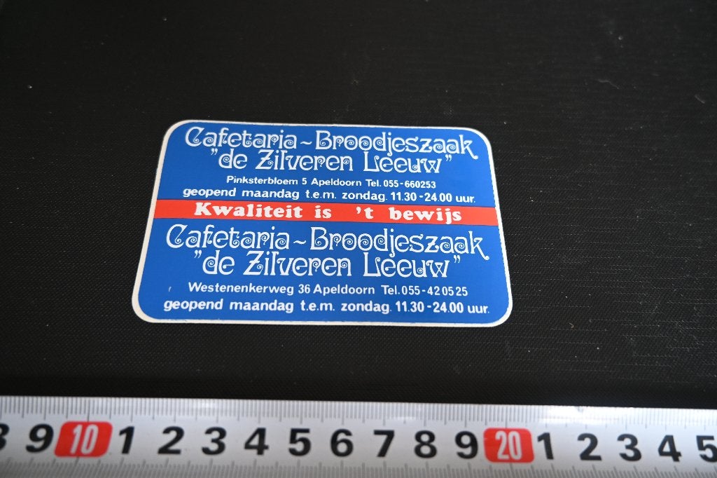 sticker Apeldoorn Cafetaria Broodjeszaak DE ZILVEREN LEEUW, Verzamelen, Stickers, Ophalen of Verzenden, Zo goed als nieuw