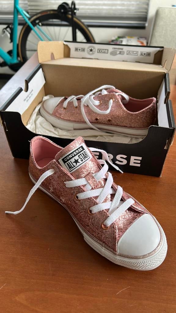 Converse maat 33 kleur glossy old pink, Meisje, Sportschoenen, Nieuw, Ophalen of Verzenden
