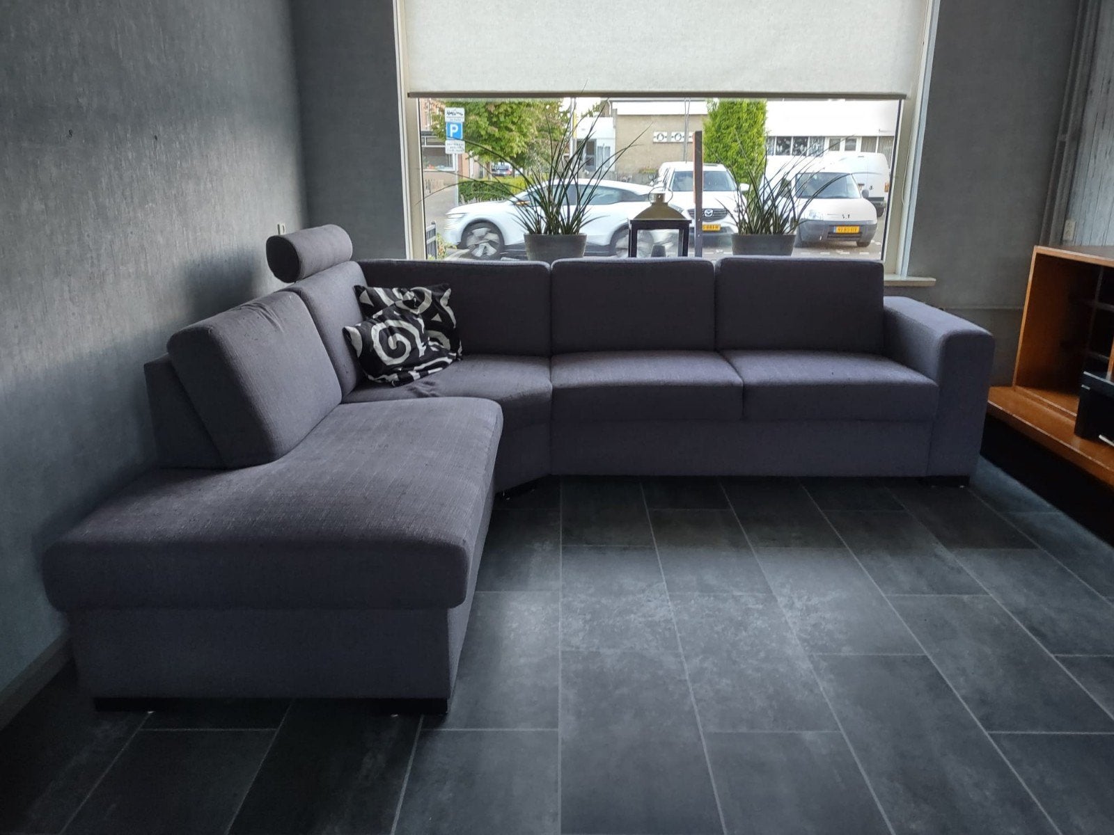 Hoekbank,dressoir + spiegel, eettafel + 6 stoelen, tv meubel, Ophalen