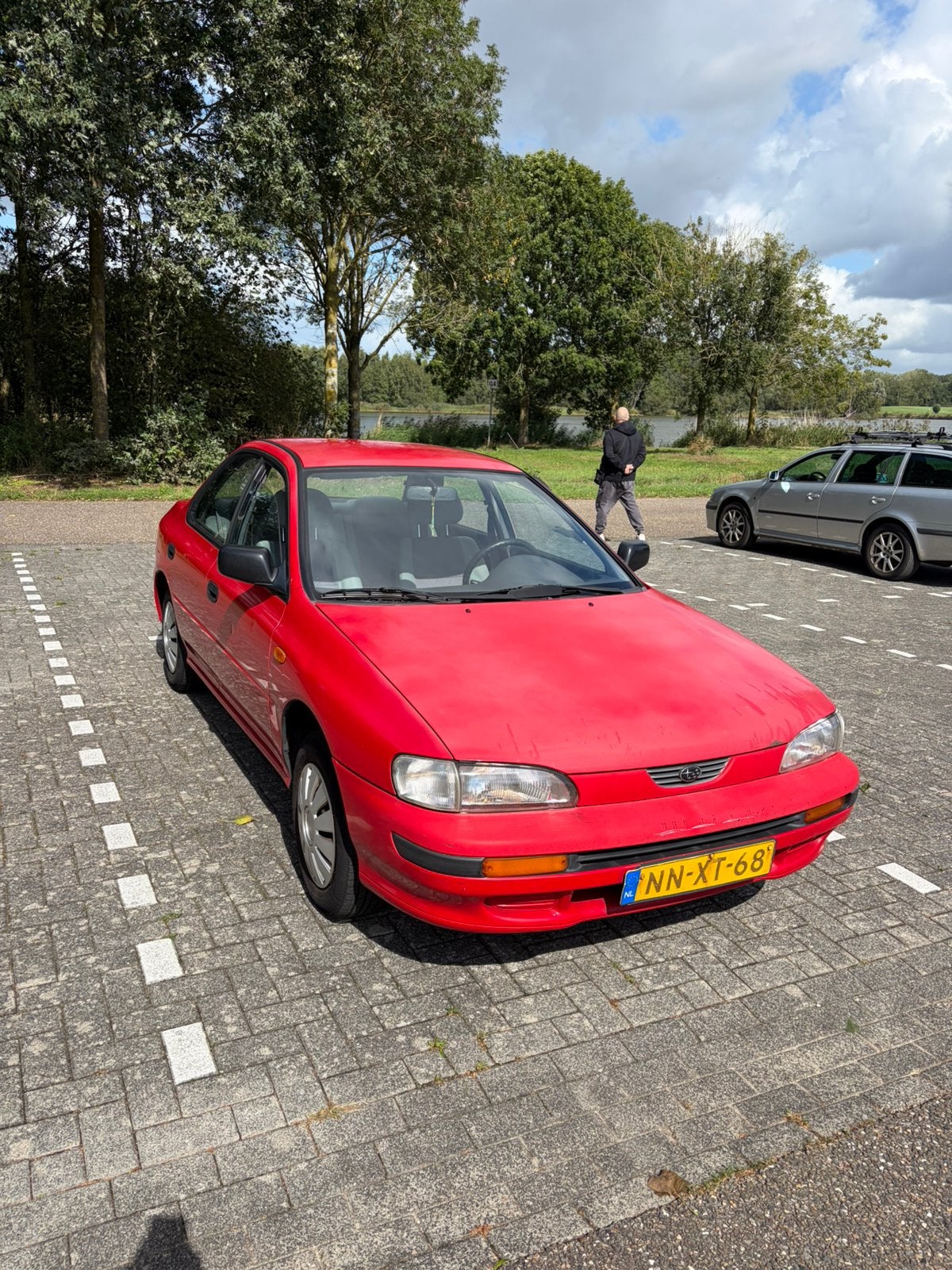 Subaru Impreza 1.6 GL AUT 1996 Rood 2e eigenaar, Auto's, Subaru, 4 cilinders, 49 €/maand, Origineel Nederlands, 1200 kg