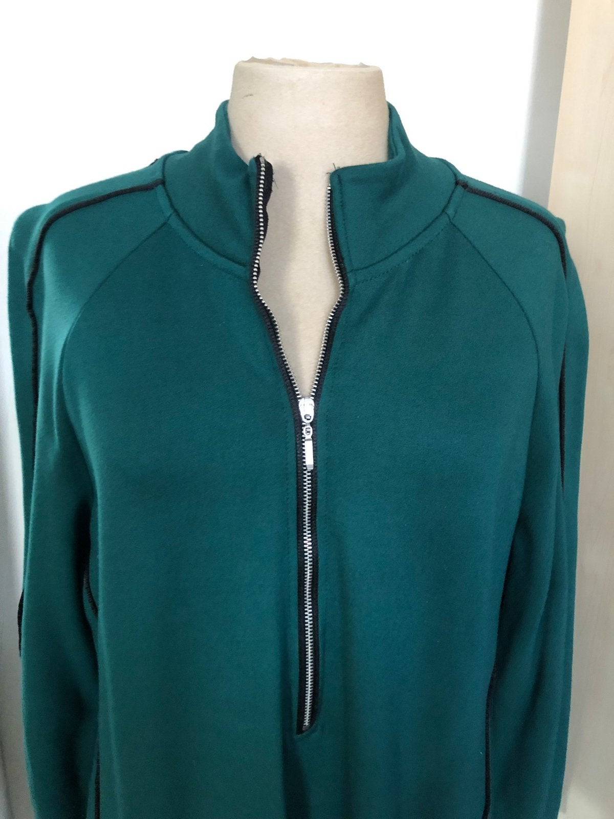 Jurk van Yest, Kleding | Dames, Ophalen of Verzenden, Zo goed als nieuw, Groen, Knielengte