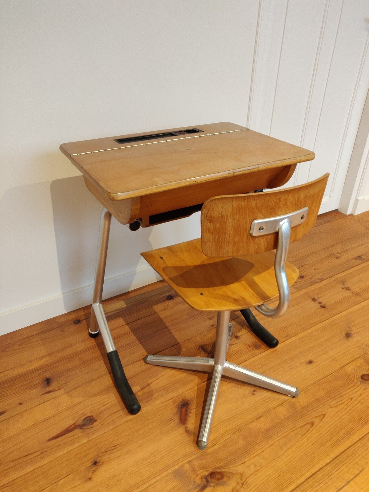 Vintage kinderbureau met stoel, Kinderen en Baby's, Kinderkamer | Tafels en Stoelen, Ophalen, Gebruikt, Tafel(s) en Stoel(en)