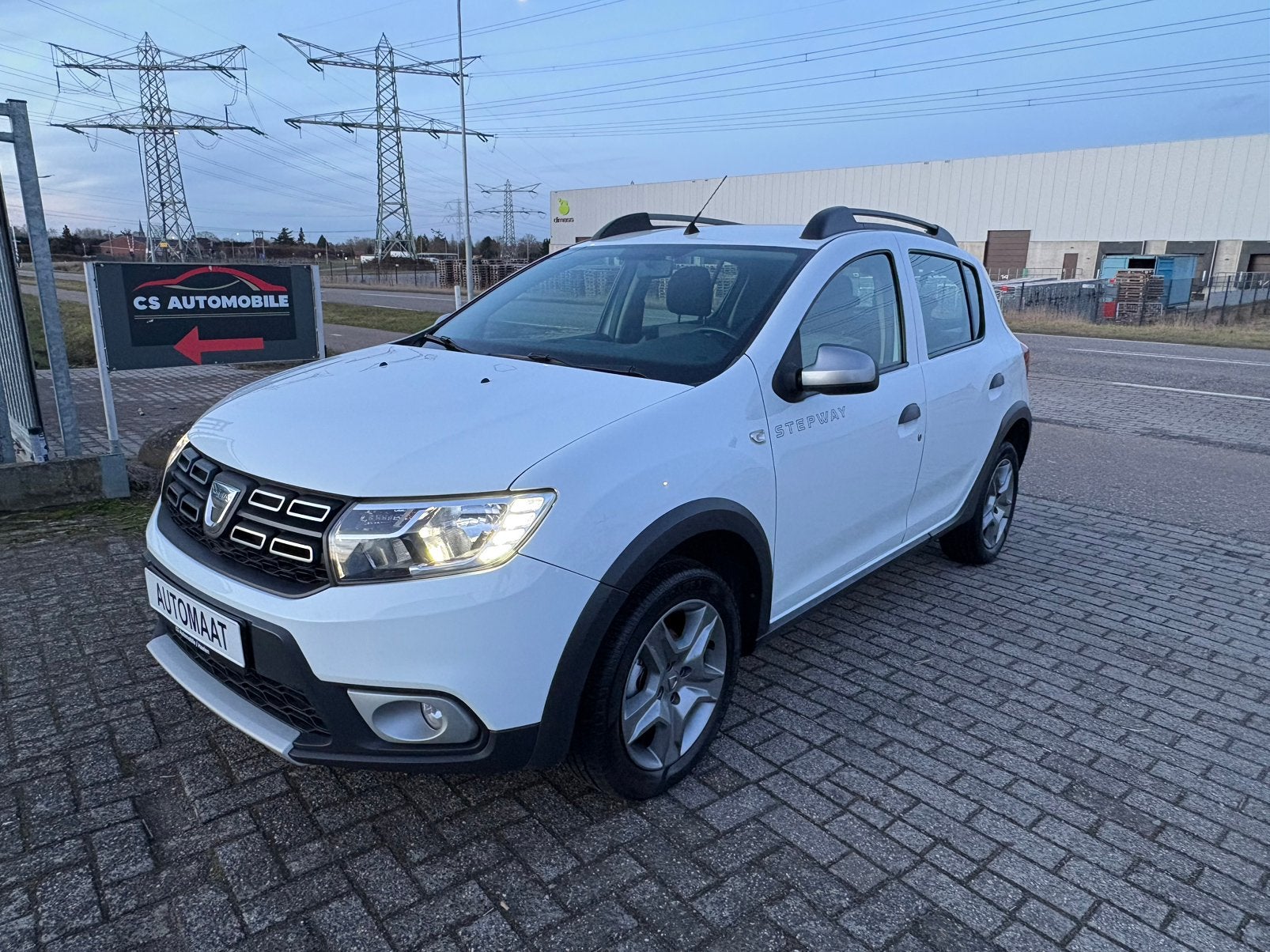 Dacia Sandero 0.9 TCe Stepway Laureate 2017 Automaat, 898 cc, Stof, 1090 kg, USB