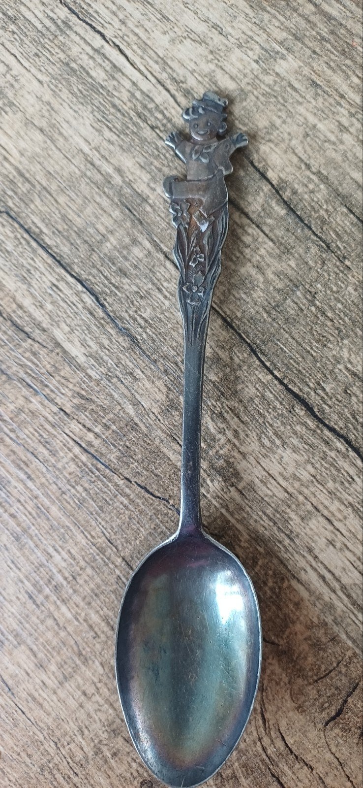Vintage verzilverde kinderlepel met jongen en bloemen, Ophalen of Verzenden