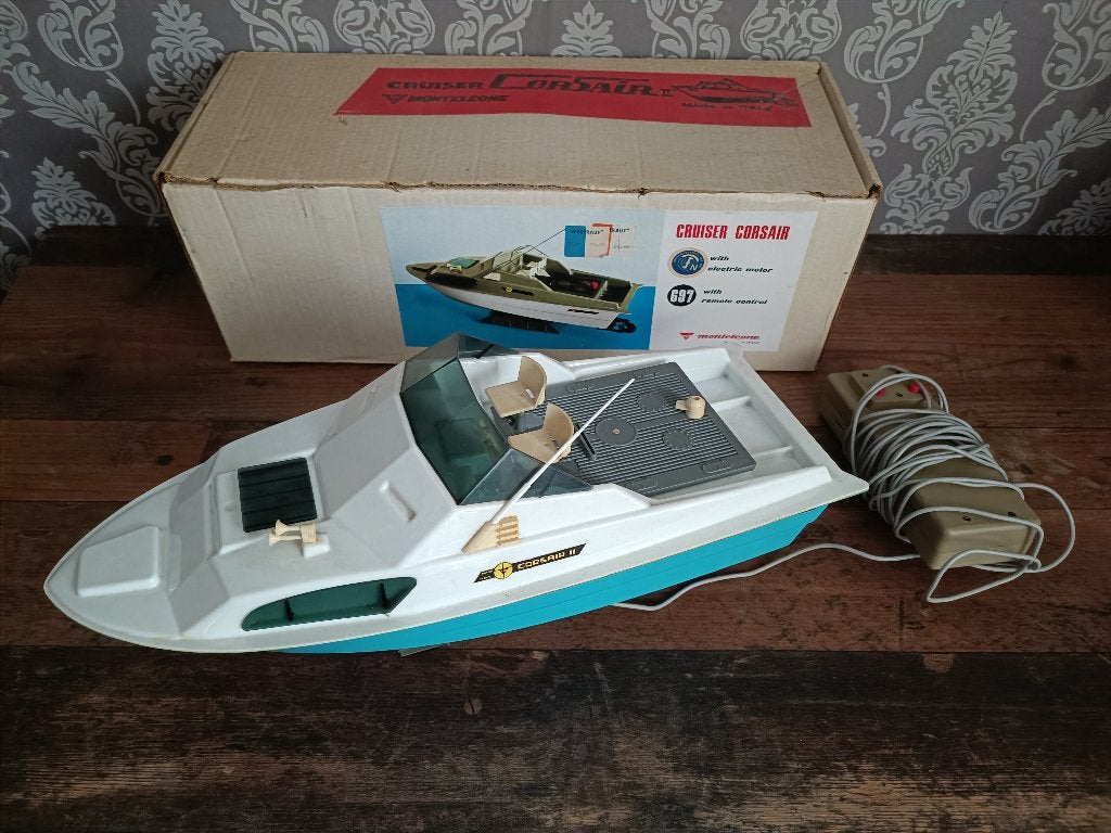 Cruiser Corsair/ Boot/ Monteleone/ Italie/ Draad besturing, Verzenden