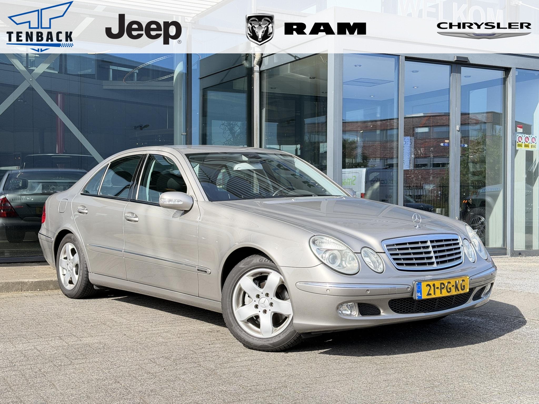 Mercedes-Benz E-klasse 200 K. Elegance volledige onderhoudsh, Auto's, Gebruikt, 4 cilinders, Met garantie (alle), 1505 kg