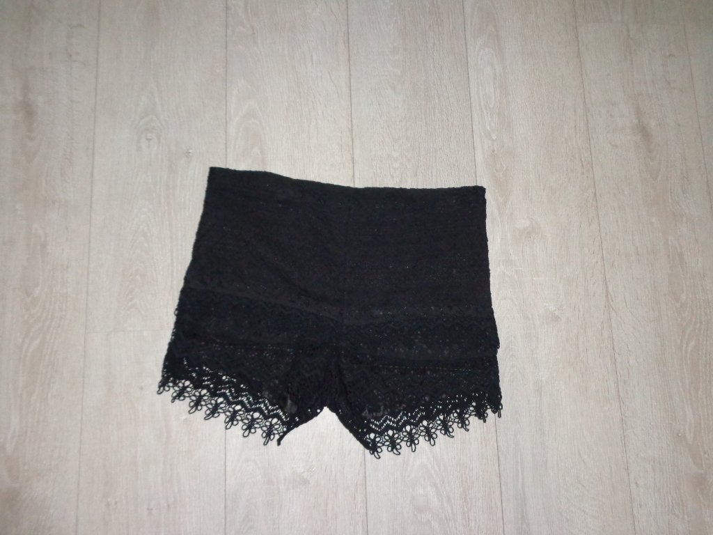 zwarte kanten dames korte broek van H&M, maat 40, Maat 38/40 (M), Kort, Zwart, Ophalen of Verzenden