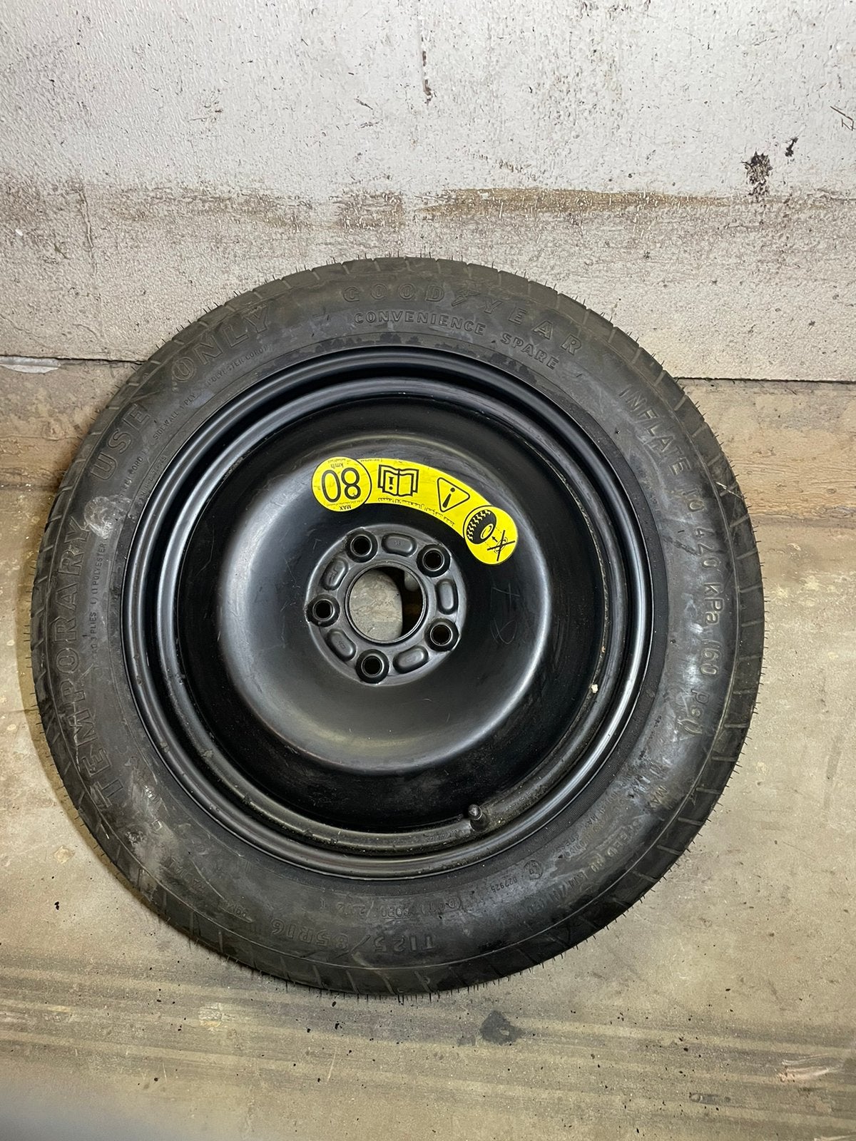 Ford Reservewiel thuiskomer 8V411A479AA 125-85-16, Ophalen, Zo goed als nieuw