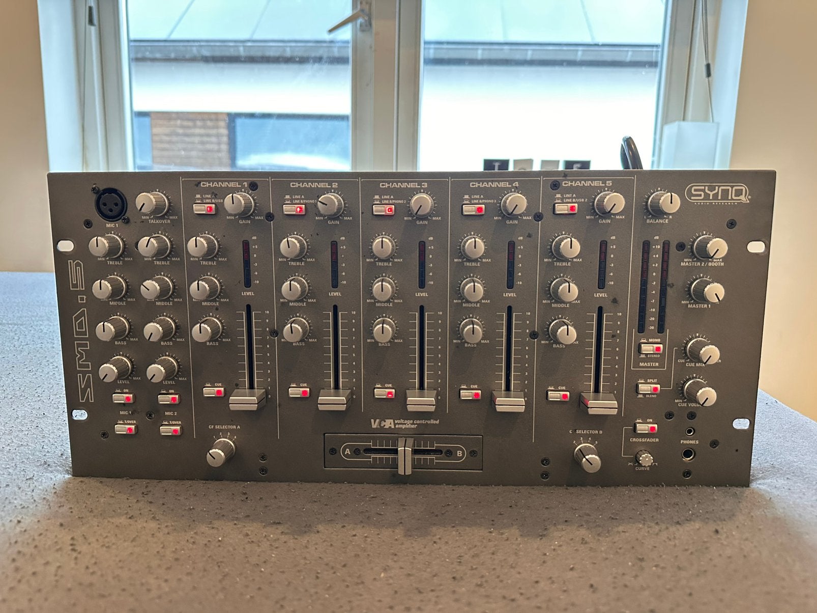 Synq smd.5 mengtafel, Ophalen, Zo goed als nieuw