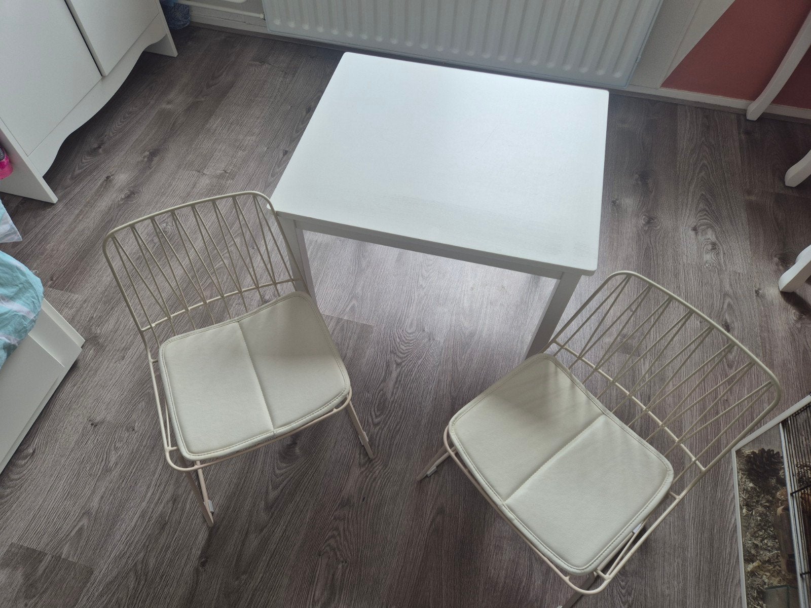 Witte tafel met 2 stoelen - Kids Depot Hippy Stoel, Ophalen
