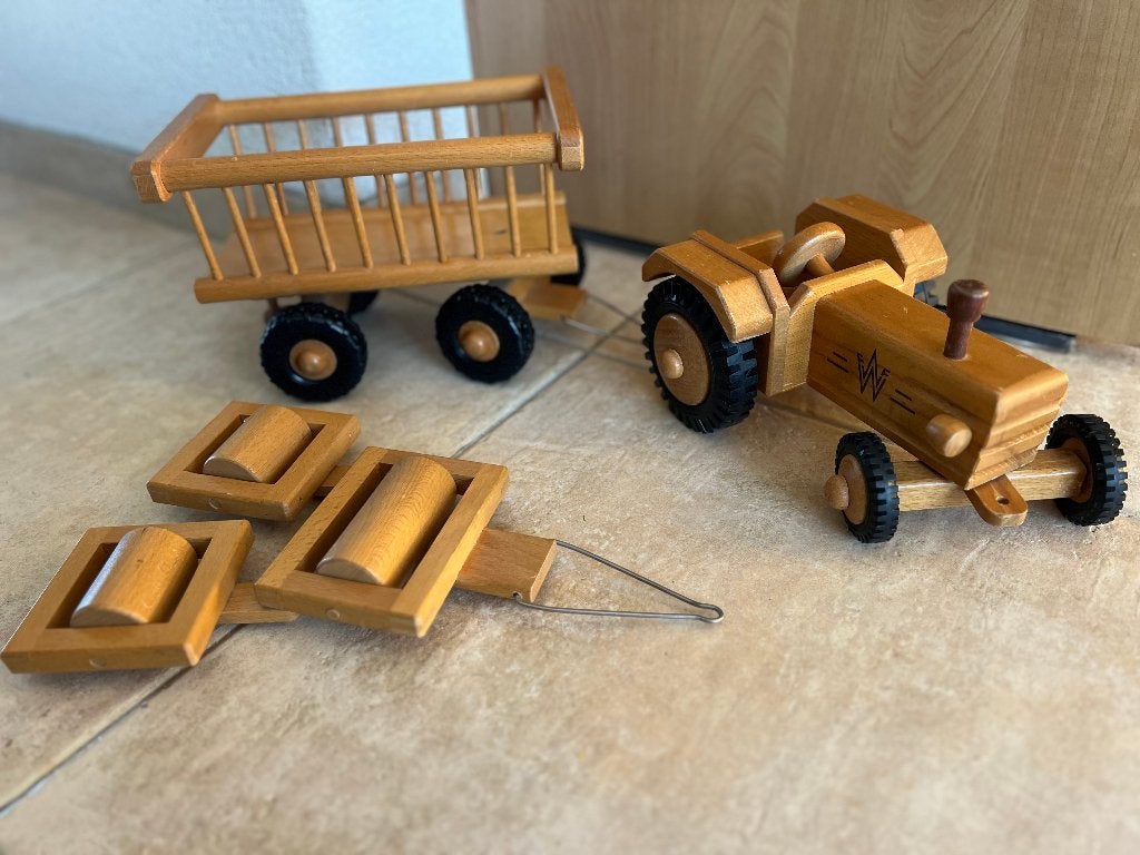 Grote tractor hout + hooiwagen + wals Friedrich werdauer, Ophalen of Verzenden, Zo goed als nieuw, Duw- of Trekspeelgoed