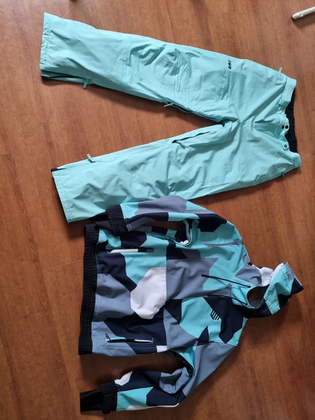 Ski- of snowboardpak (jas en broek)maat XL en kleur groen, Maat 46/48 (XL) of groter, Ophalen of Verzenden, Pak, Onbekend