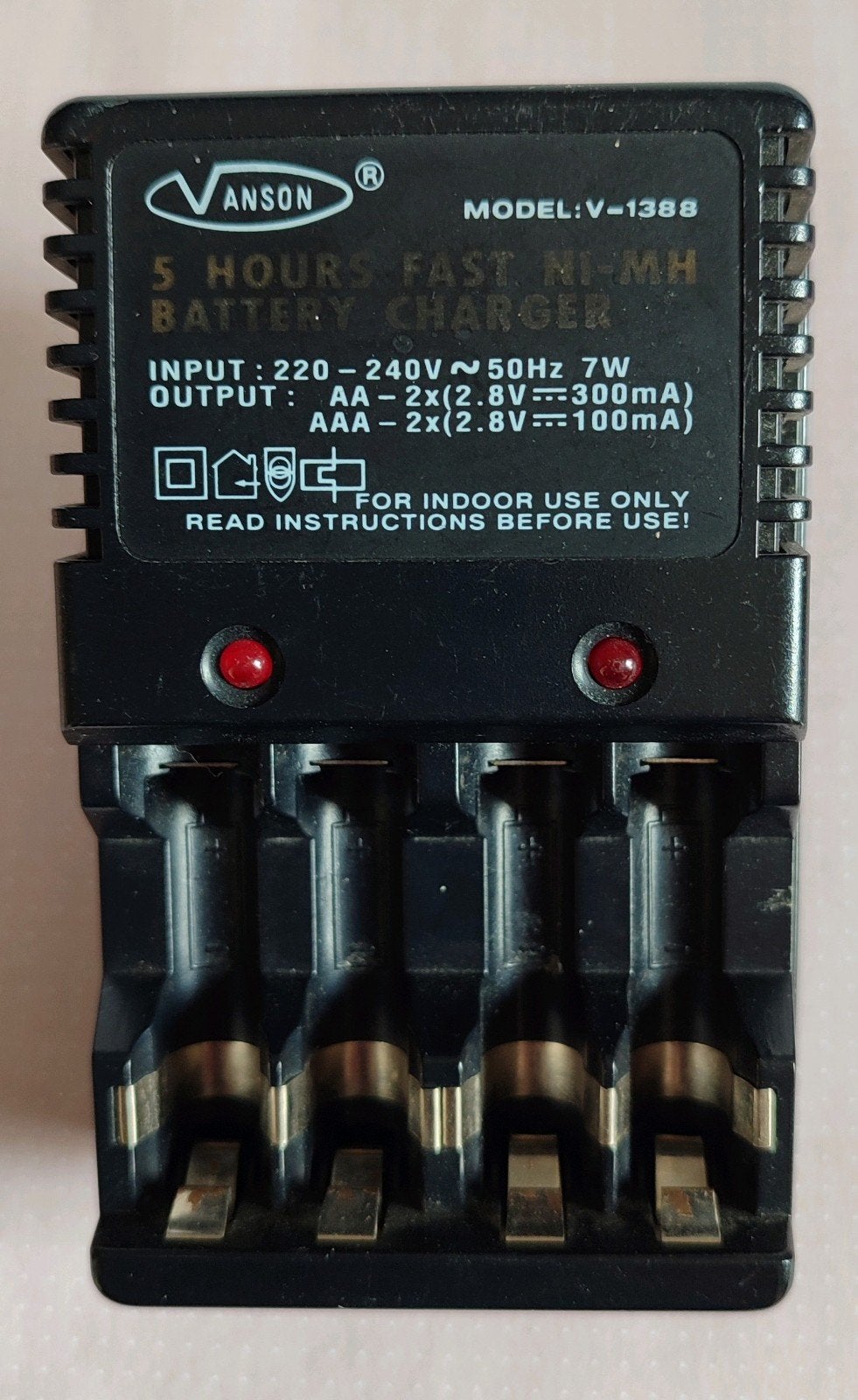 Vanson V-1388 Snelle Ni-MH Batterijlader (AA/AAA), Ophalen of Verzenden