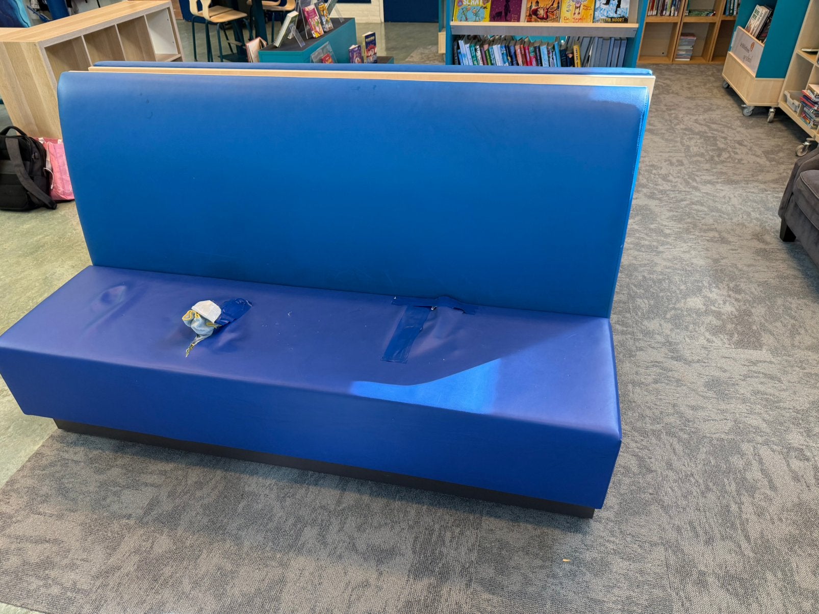 Gratis. 2 blauwe (treinzit banken), Huis en Inrichting, Ophalen, Zo goed als nieuw, 75 tot 100 cm, Driepersoons