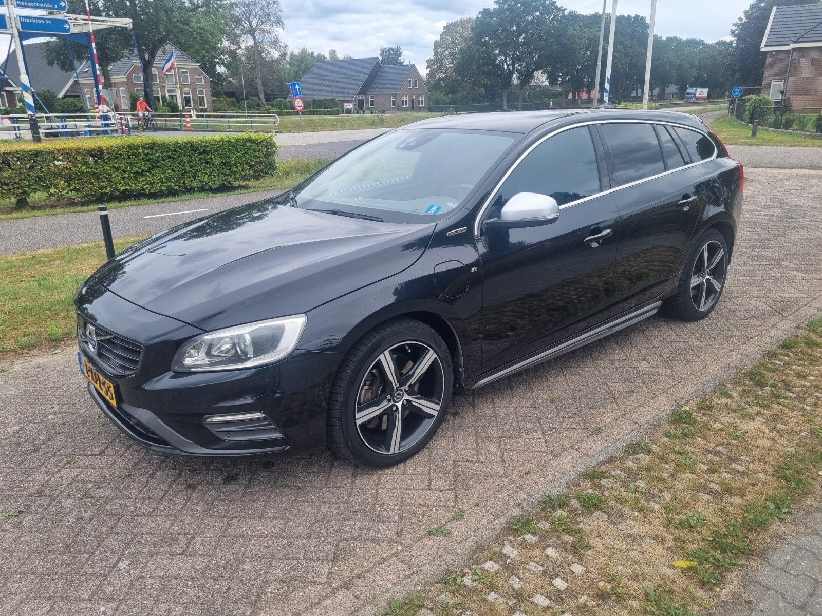 Zeer complete Volvo V60 'R' D6 215pk, 2014, zwartmetallic, Auto's, 1800 kg, Zwart, Zwart, Diesel