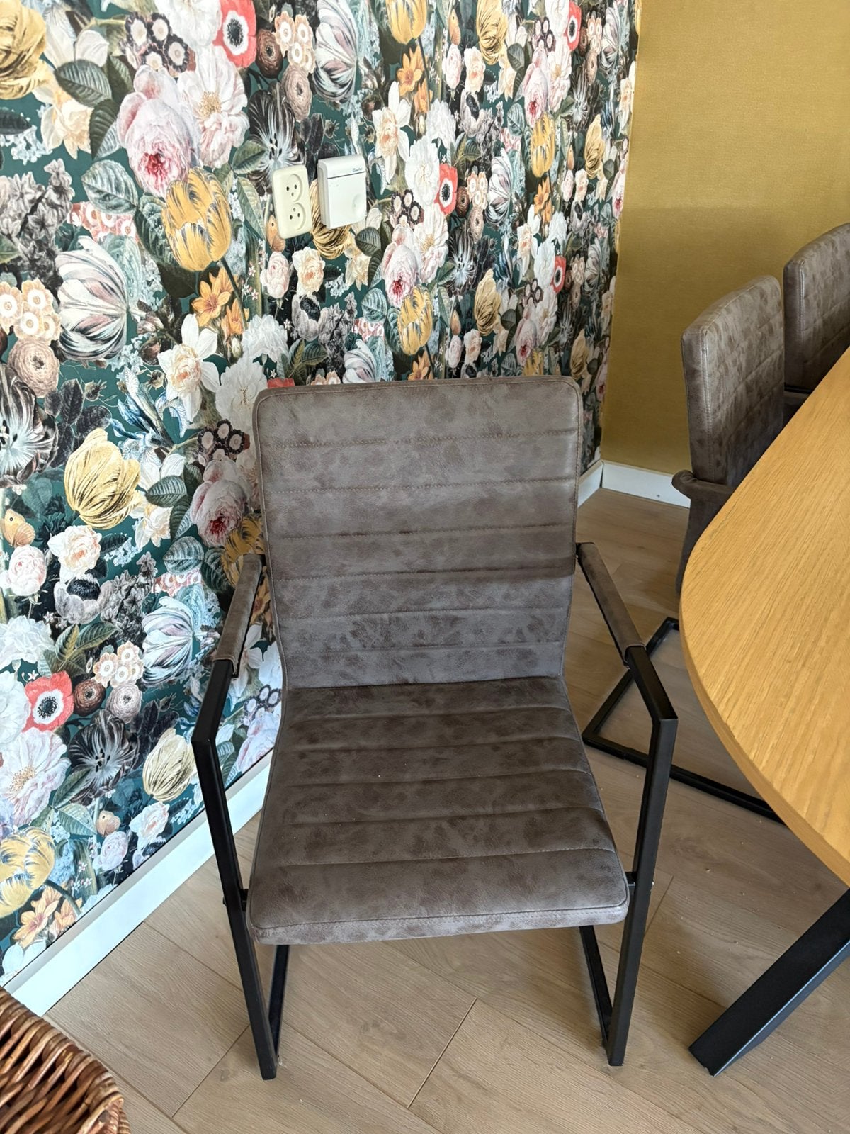 6 mooie bruine eetkamerstoelen, Huis en Inrichting, Stoelen, Ophalen, Kunststof, Bruin, Zo goed als nieuw