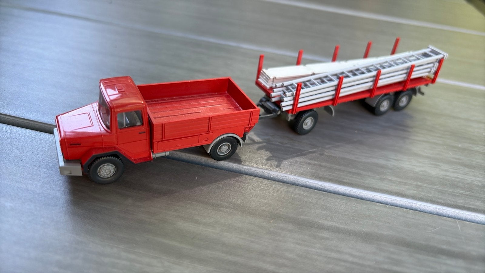 WIKING 039206 MAGIRUS DEUTZ SCAFFOLDING TRAILER.TRUCK.1:87, Ophalen of Verzenden, Zo goed als nieuw