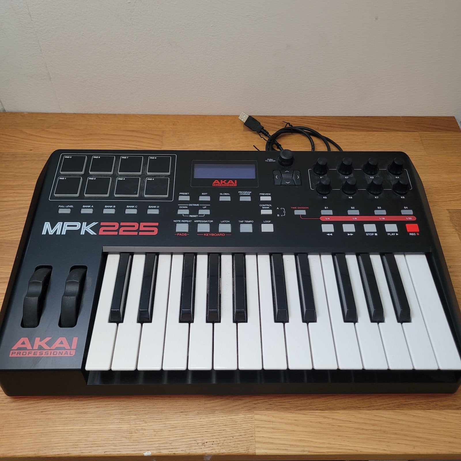 akai MPK225 midi keyboard, Ophalen of Verzenden, Zo goed als nieuw