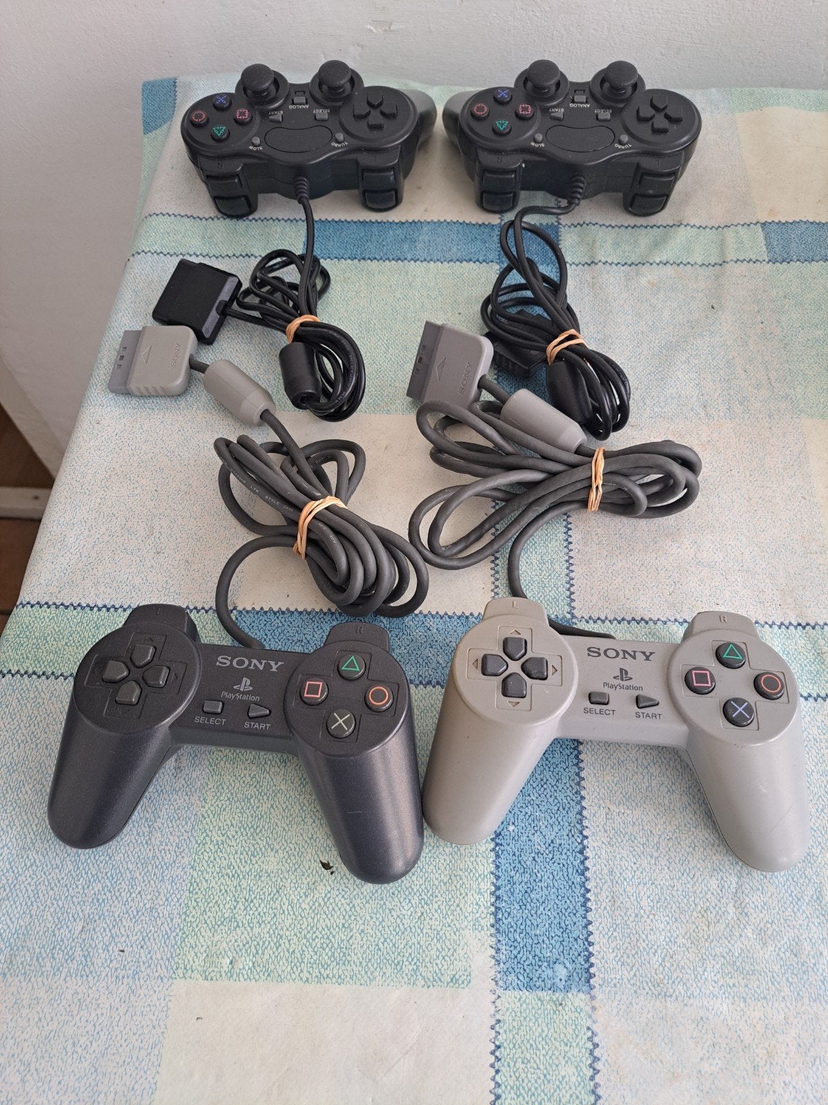 4 Sony Playstation 3 controllers!, Ophalen of Verzenden, Zo goed als nieuw, Met 2 controllers