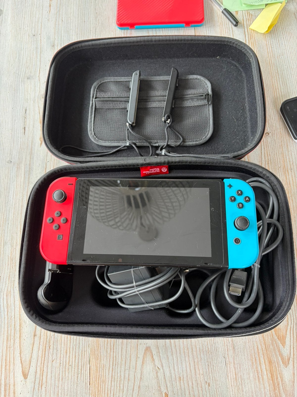 Nintendo switch V1 met toebehoren, Spelcomputers en Games, Ophalen of Verzenden, Zo goed als nieuw, Met 2 controllers, Switch Original