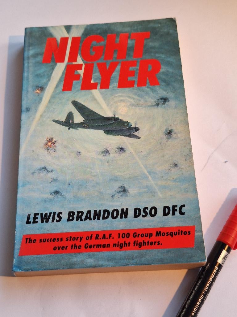 Night Flyer  L Brandon, Boeken, Oorlog en Militair, Gelezen, Overige onderwerpen, Tweede Wereldoorlog, Ophalen of Verzenden