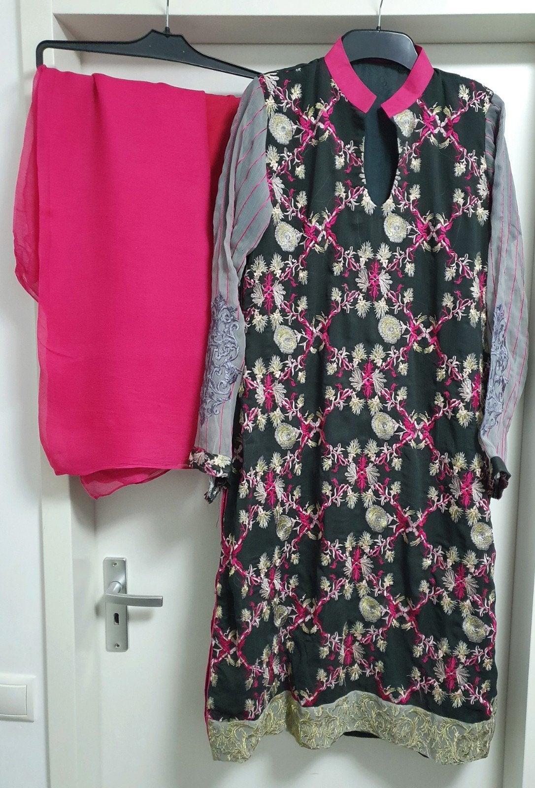Prachtige Indiase/Pakistaanse jurk met broek en sjaal, Kleding | Dames, Gelegenheidskleding, Ophalen of Verzenden, Nieuw, Maat 38/40 (M)