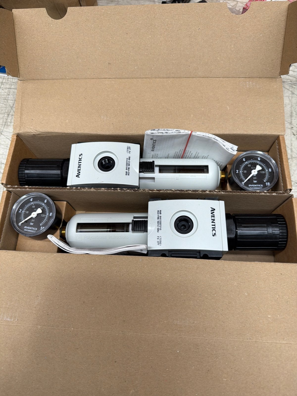 2x Aventics Luchtdrukregelaar met manometer - Nieuw in doos, Antiek en Kunst, Ophalen of Verzenden