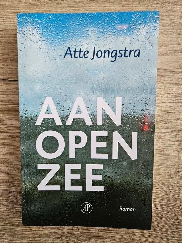 Atte Jongstra - Aan open zee, Ophalen of Verzenden, Gelezen, Atte Jongstra