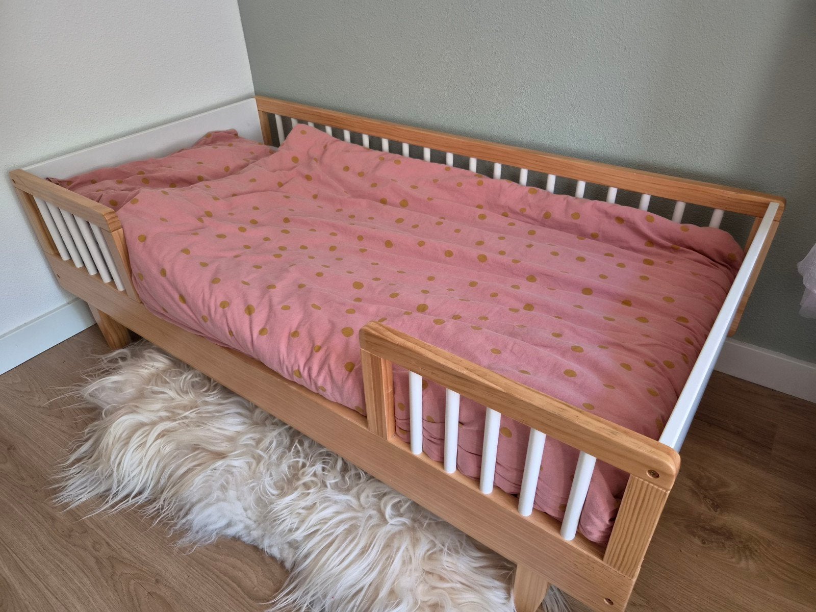 NIEUW! Peuterbed 140x70cm «Cerise» | Petite Amelie, Ophalen, Nieuw, 190 cm of minder, Hout