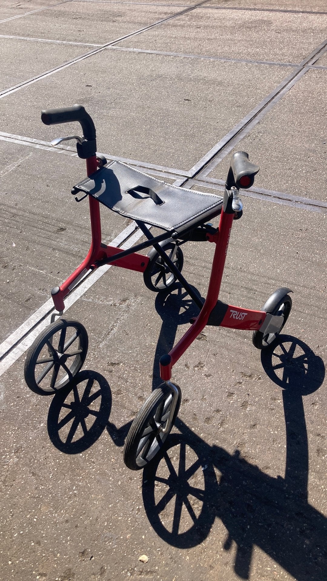 Trust rollator in goede staat  € 50,00, Diversen, Ophalen, Zo goed als nieuw