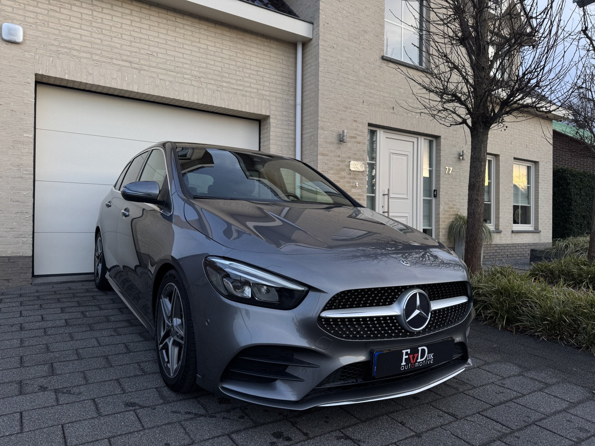 Mercedes-Benz B-Klasse 180 AMG Aut Panoramadak Widescreen Sf, 136 pk, 4 cilinders, 700 kg, Bedrijf