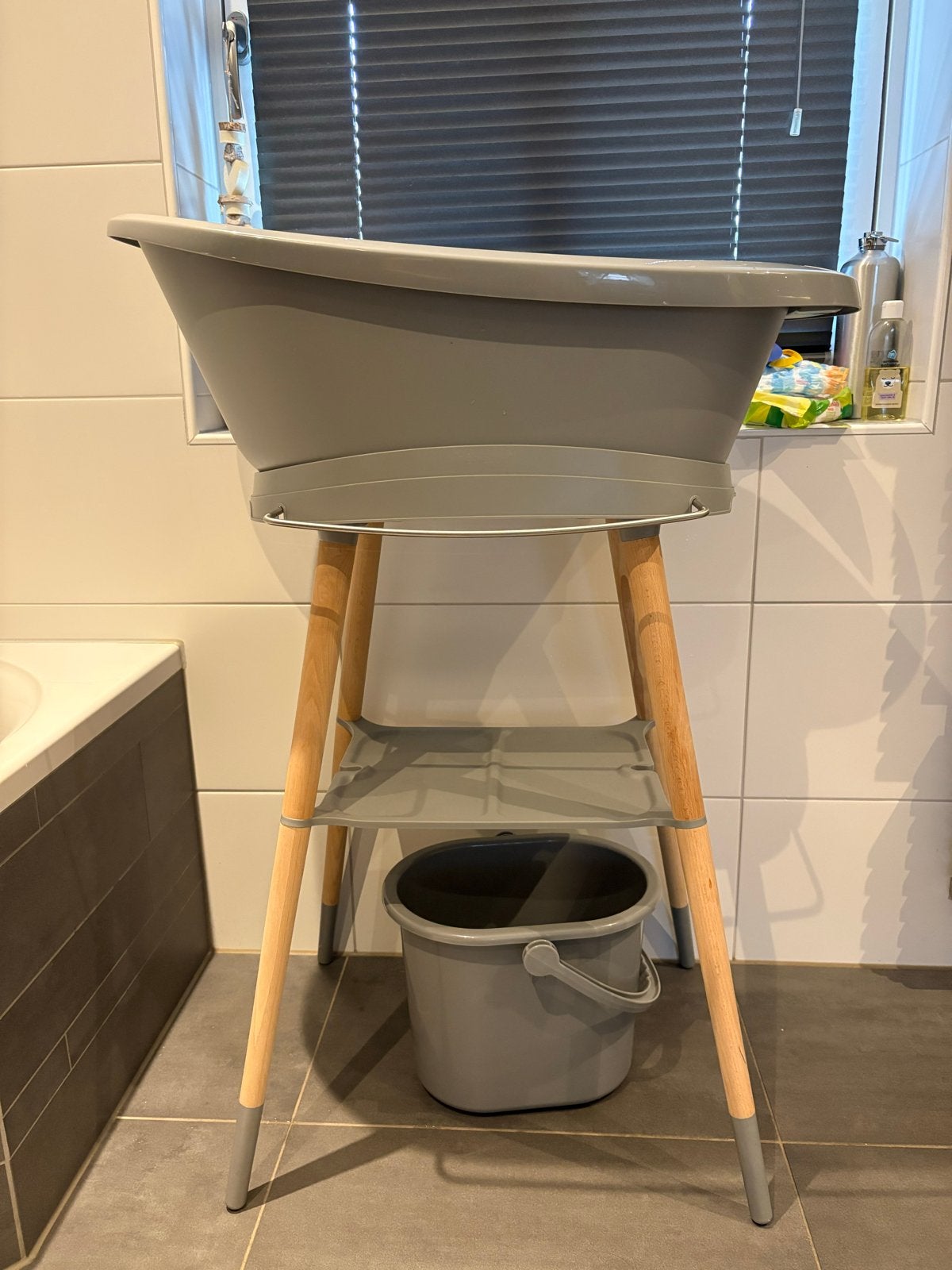 Bebe jou babybad ingebouwde thermometer grijs met badzitje, Ophalen, Zo goed als nieuw, Badje, Bébé-jou