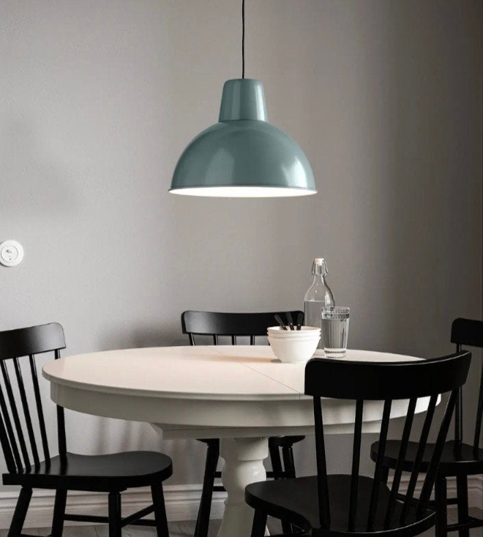 2x IKEA Skurup hanglamp à €10,- kleur blauwgrijs/mint 38 cm, Ophalen, Modern, Industrieel, Nieuw, E27 (groot)