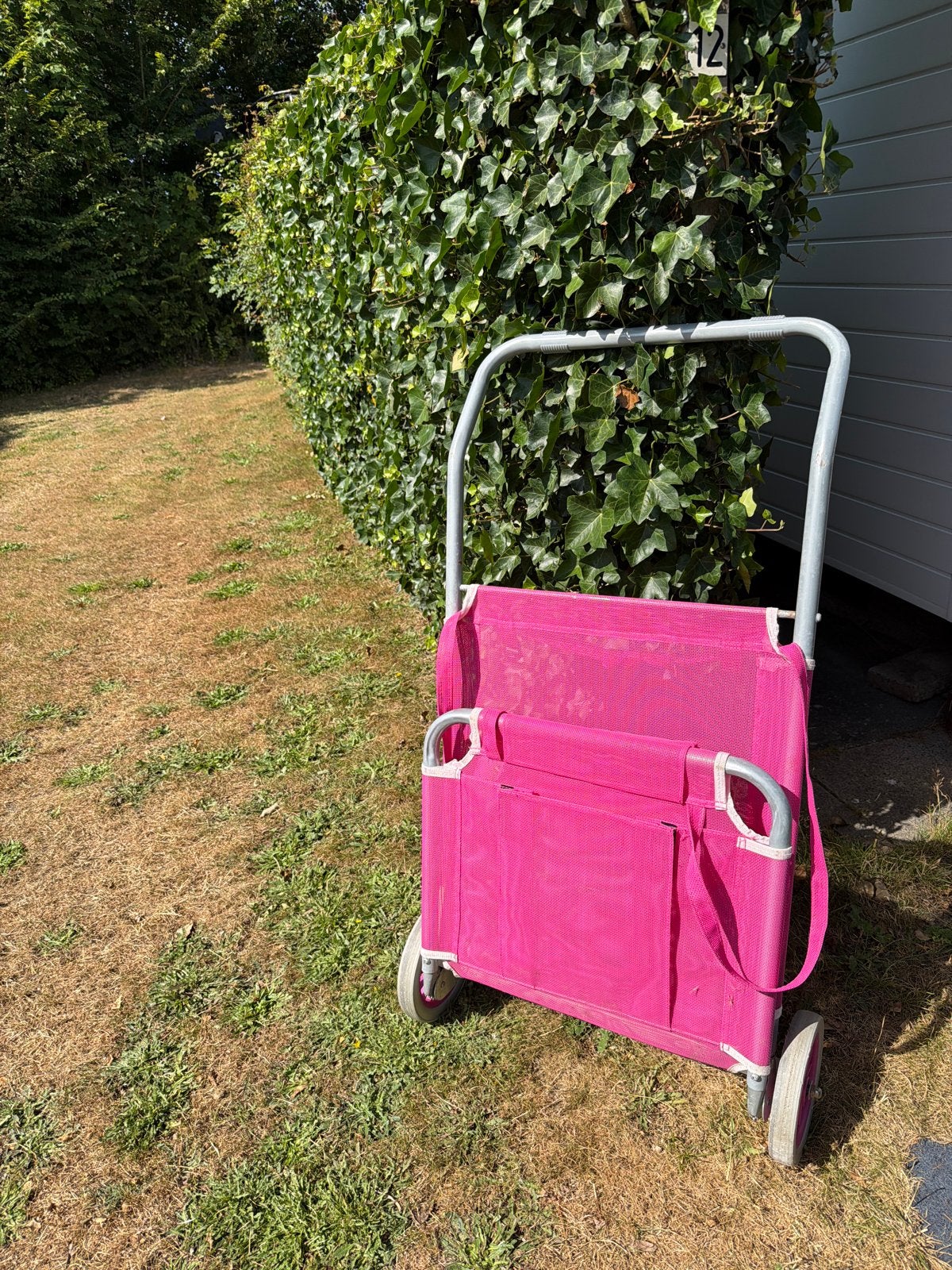 Roze strandkar/strandstoel met wielen - opvouwbaar, Caravans en Kamperen, Kampeeraccessoires, Gebruikt, Ophalen
