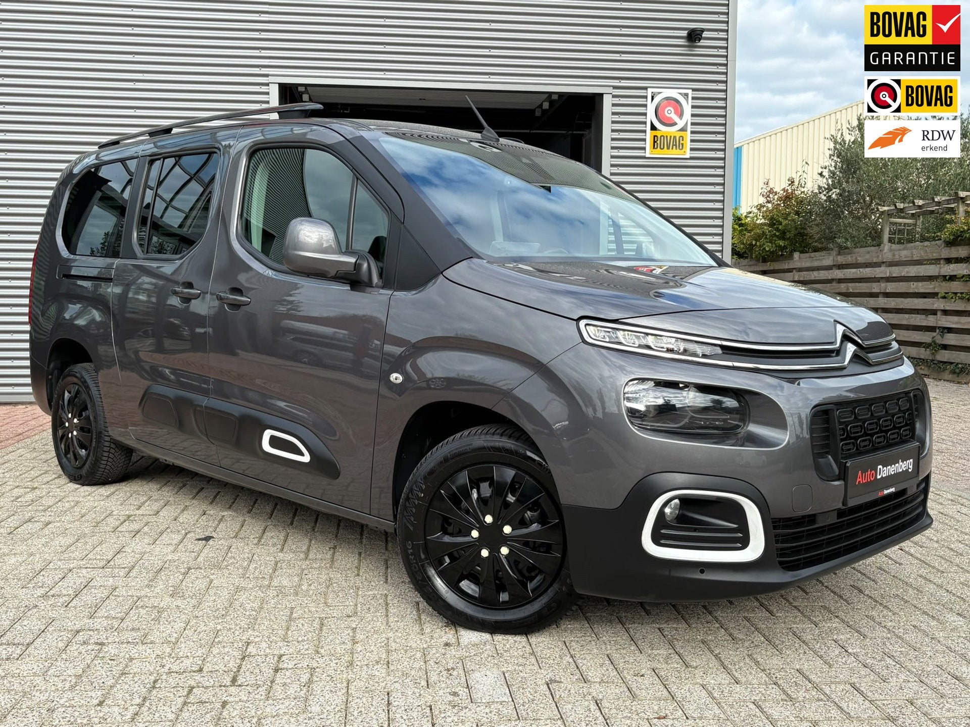Citroen Berlingo XL 1.2 PureTech Shine AUTOMAAT, GARANTIE,, Auto's, Dealer onderhouden, Stof, Zwart, Origineel Nederlands