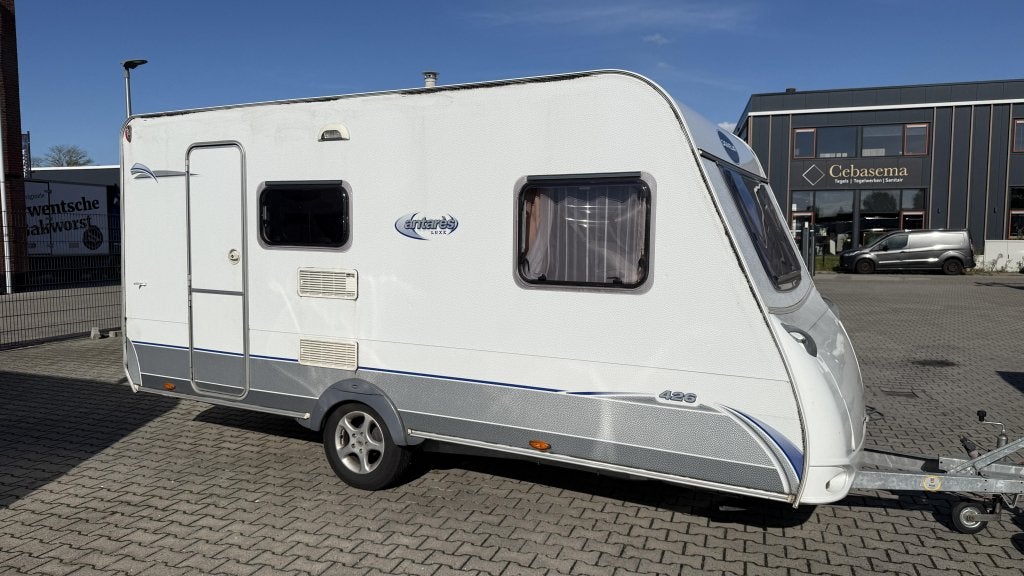 Caravelair Antares Luxe 426 bouwjaar 2008 met stapelbed, Kachel, Bedrijf, Treinzit, 750 - 1000 kg