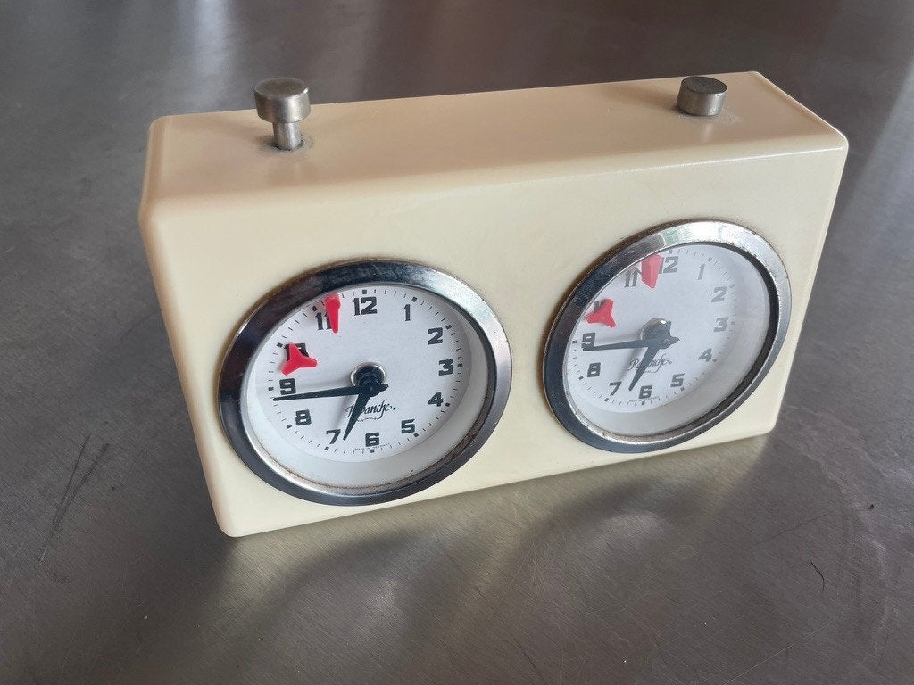 Bakeliet vintage schaakklok merk Revanche, Hobby en Vrije tijd, Gezelschapsspellen | Bordspellen, Ophalen of Verzenden, Gebruikt