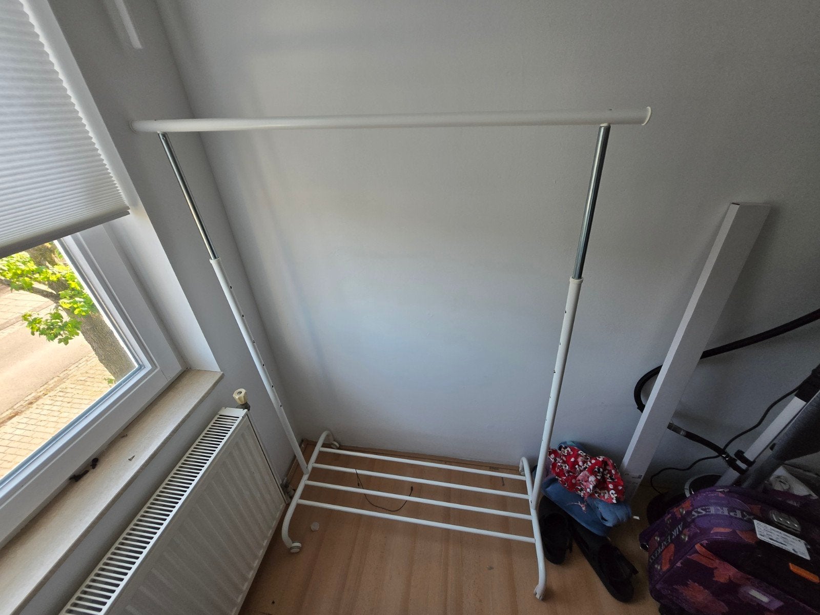 IKEA RIGGA Kledingrek - Wit, Verstelbaar met Wielen, Ophalen of Verzenden, Met wielen, Zo goed als nieuw