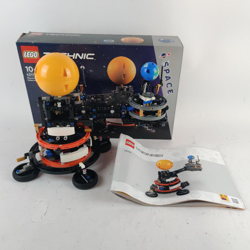 Lego 42179 De aarde en de maan in beweging met doos, Ophalen of Verzenden, Zo goed als nieuw, X, X