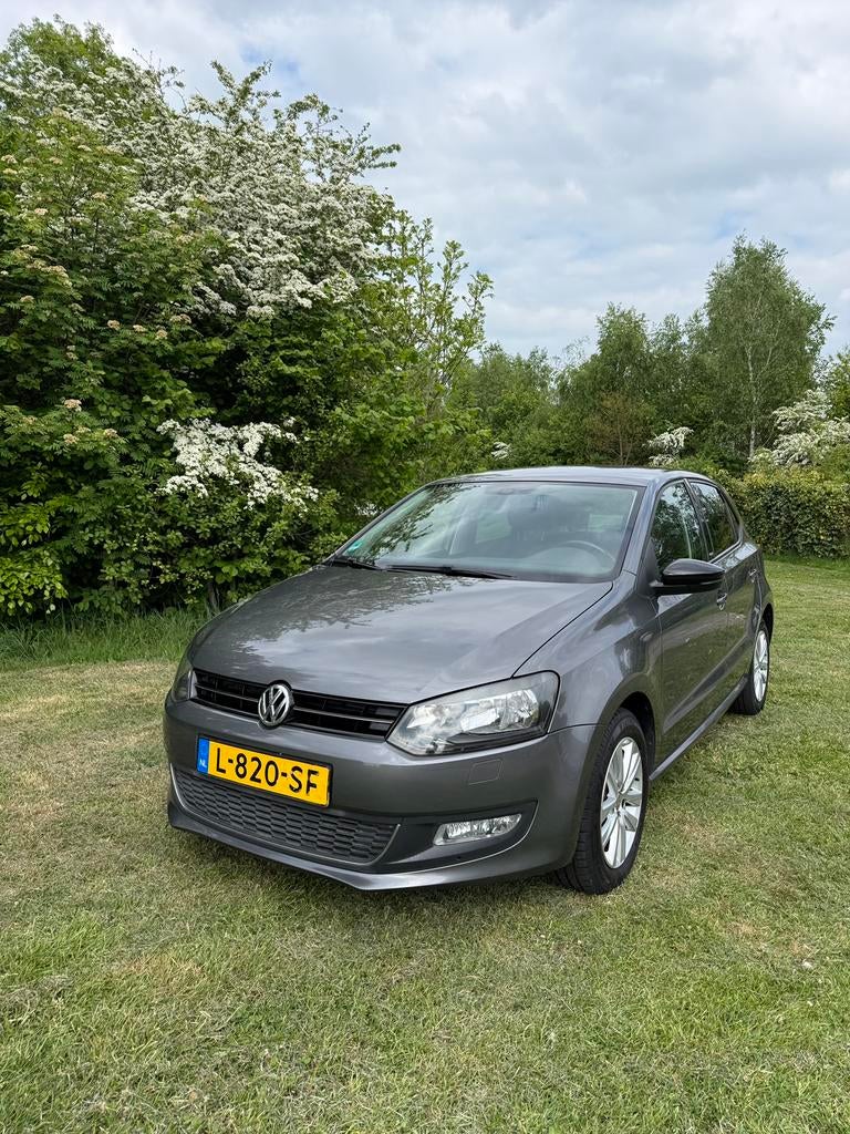 Volkswagen Polo 1.2 51KW 2011 Grijs, Auto's, Volkswagen, Voorwielaandrijving, 972 kg, 40 €/maand, 1198 cc